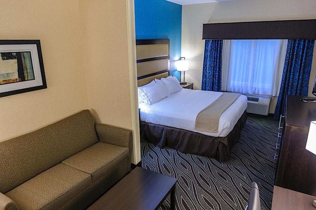 Holiday Inn Express - Ludlow - Chicopee Area By Ihg Room photo
