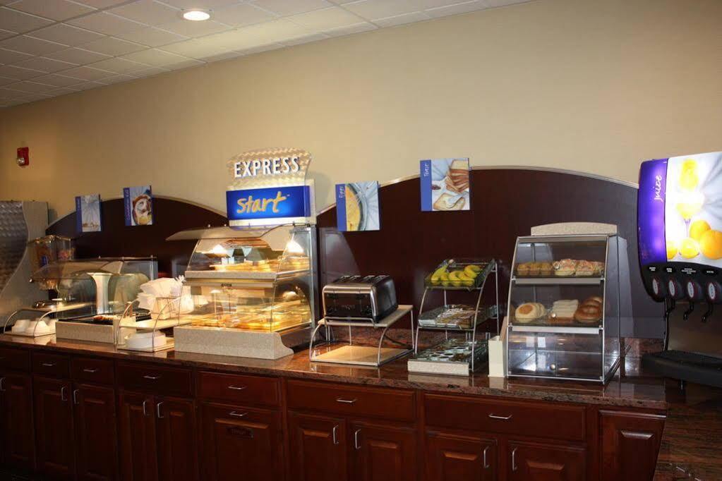 Holiday Inn Express - Ludlow - Chicopee Area By Ihg Exterior photo